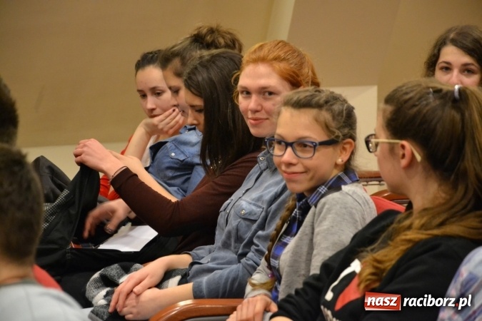 Zdjęcie w galerii na portalu naszraciborz.pl: Prawa człowieka dostrzegam - na zamku otwarto nową wystawę wiadomości z regionu