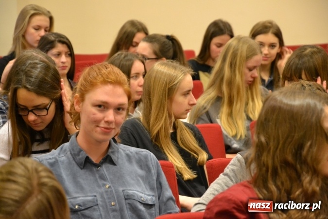 Zdjęcie w galerii na portalu naszraciborz.pl: Prawa człowieka dostrzegam - na zamku otwarto nową wystawę wiadomości z regionu