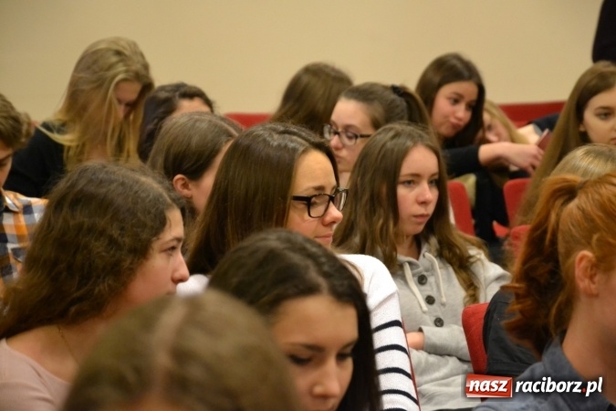 Zdjęcie w galerii na portalu naszraciborz.pl: Prawa człowieka dostrzegam - na zamku otwarto nową wystawę wiadomości z regionu