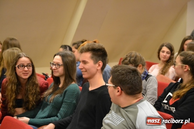 Zdjęcie w galerii na portalu naszraciborz.pl: Prawa człowieka dostrzegam - na zamku otwarto nową wystawę wiadomości z regionu