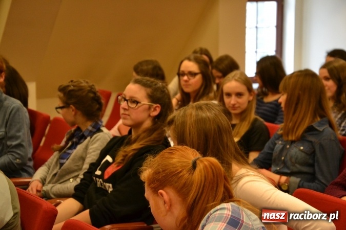 Zdjęcie w galerii na portalu naszraciborz.pl: Prawa człowieka dostrzegam - na zamku otwarto nową wystawę wiadomości z regionu