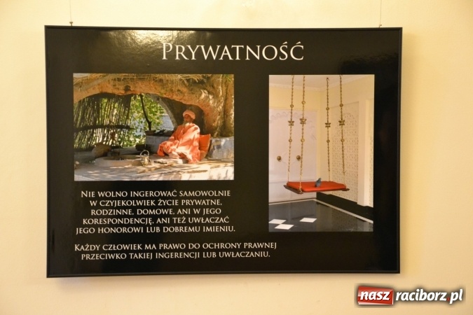 Zdjęcie w galerii na portalu naszraciborz.pl: Prawa człowieka dostrzegam - na zamku otwarto nową wystawę wiadomości z regionu