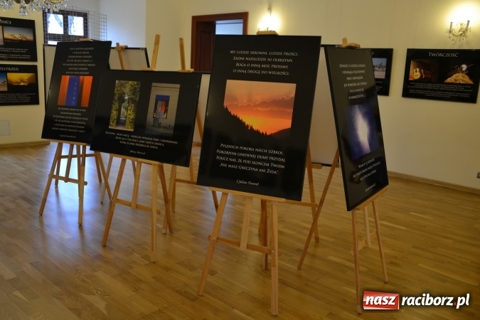 Zdjęcie w galerii na portalu naszraciborz.pl: Prawa człowieka dostrzegam - na zamku otwarto nową wystawę wiadomości z regionu