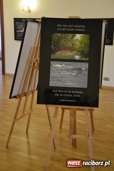 Zdjęcie w galerii na portalu naszraciborz.pl: Prawa człowieka dostrzegam - na zamku otwarto nową wystawę wiadomości z regionu