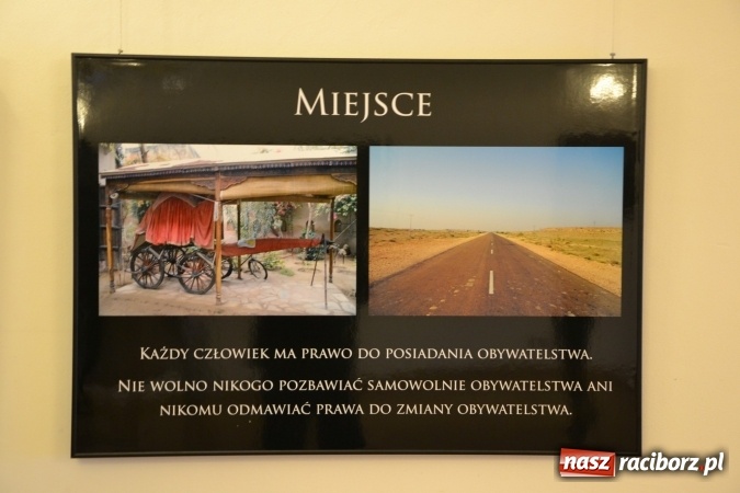 Zdjęcie w galerii na portalu naszraciborz.pl: Prawa człowieka dostrzegam - na zamku otwarto nową wystawę wiadomości z regionu