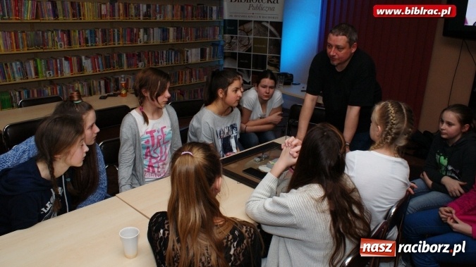 Zdjęcie w galerii na portalu naszraciborz.pl: Czy w bibliotece mieszka duch?  wiadomości z regionu