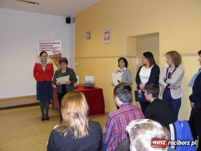 Zdjęcie w galerii na portalu naszraciborz.pl: Mądre Głowy 2016 - turniej w CKZiU nr 1 wiadomości z regionu