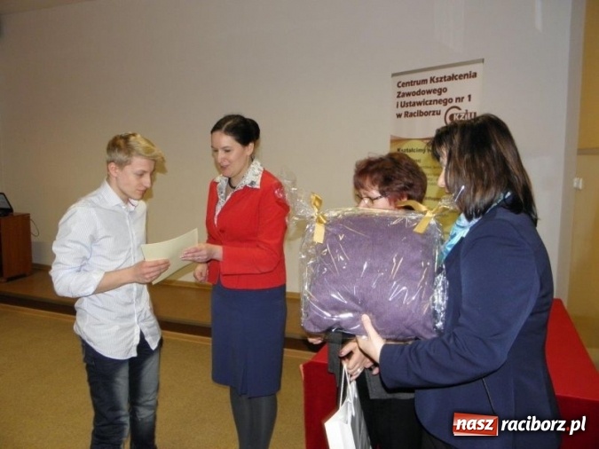 Zdjęcie w galerii na portalu naszraciborz.pl: Mądre Głowy 2016 - turniej w CKZiU nr 1 wiadomości z regionu