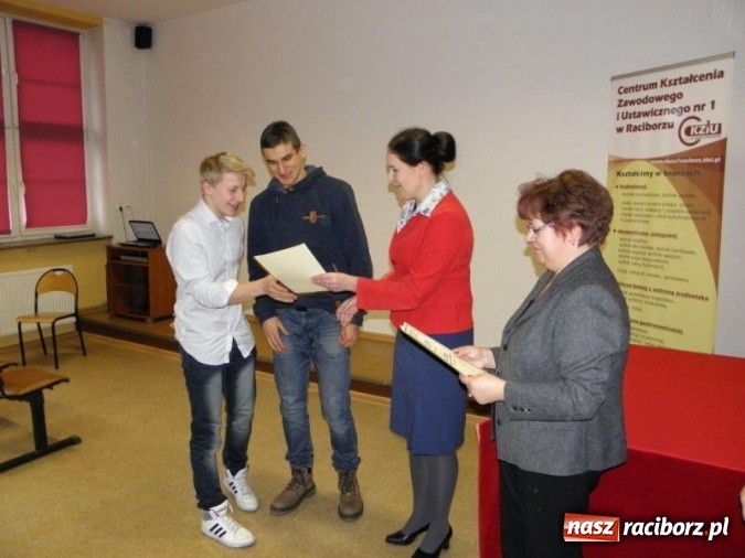 Zdjęcie w galerii na portalu naszraciborz.pl: Mądre Głowy 2016 - turniej w CKZiU nr 1 wiadomości z regionu