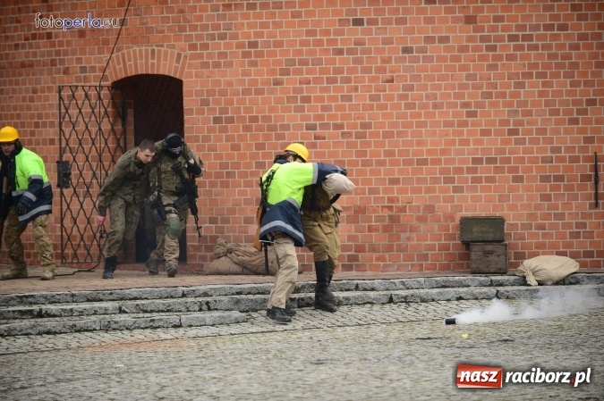 Zdjęcie w galerii na portalu naszraciborz.pl: Racibórz żołnierzom wyklętym - piknik historyczno-patriotyczny na zamku wiadomości z regionu