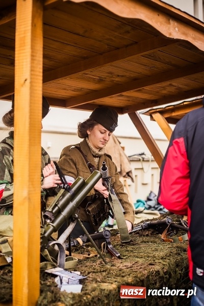 Zdjęcie w galerii na portalu naszraciborz.pl: Racibórz żołnierzom wyklętym - piknik historyczno-patriotyczny na zamku wiadomości z regionu
