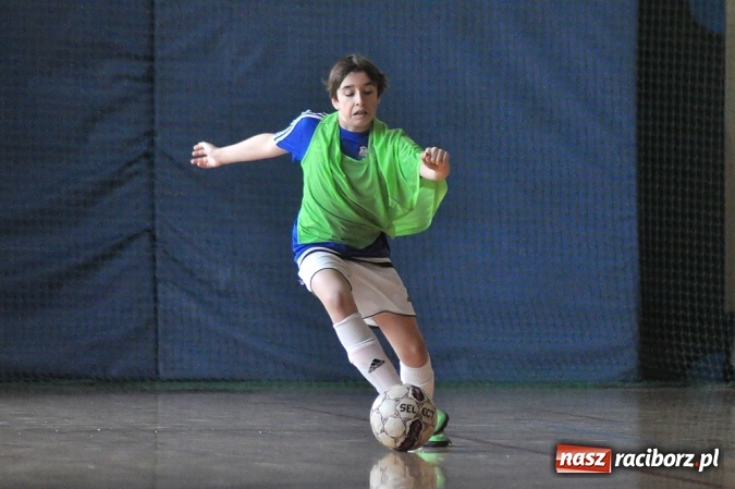 Zdjęcie w galerii na portalu naszraciborz.pl: Młodziki Unii Racibórz IV wygrały ligę halową wiadomości z regionu