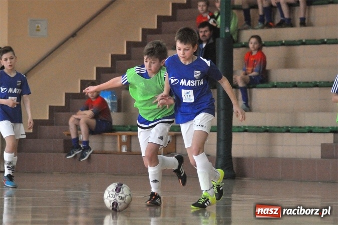 Zdjęcie w galerii na portalu naszraciborz.pl: Młodziki Unii Racibórz IV wygrały ligę halową wiadomości z regionu