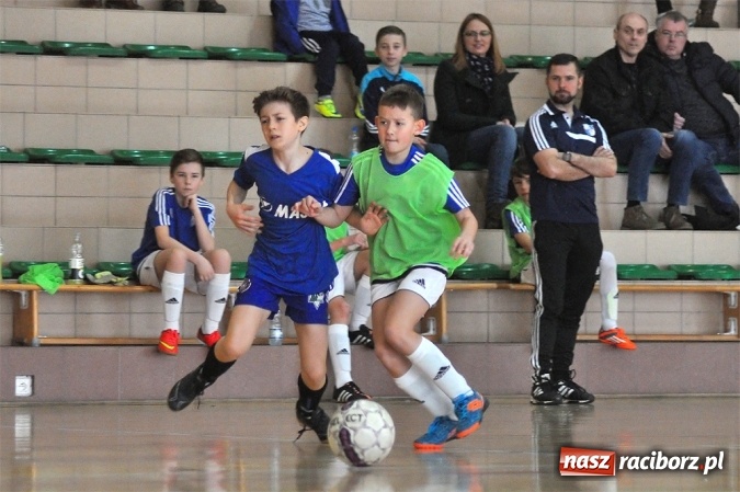 Zdjęcie w galerii na portalu naszraciborz.pl: Młodziki Unii Racibórz IV wygrały ligę halową wiadomości z regionu