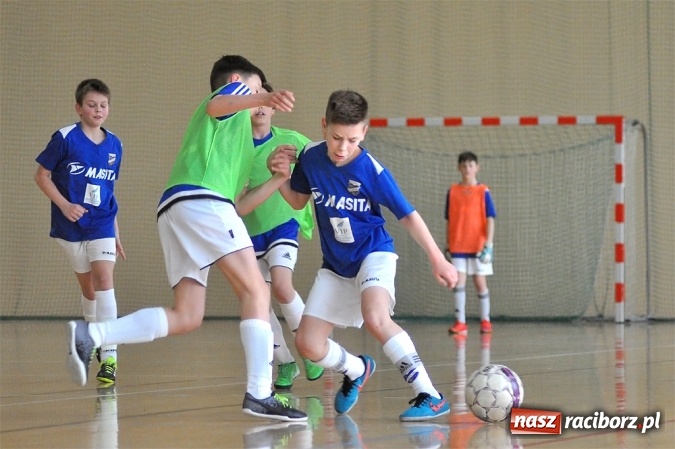 Zdjęcie w galerii na portalu naszraciborz.pl: Młodziki Unii Racibórz IV wygrały ligę halową wiadomości z regionu