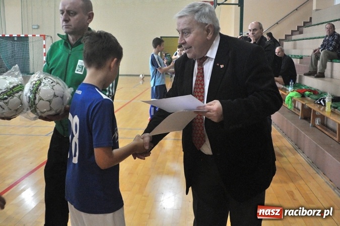 Zdjęcie w galerii na portalu naszraciborz.pl: Młodziki Unii Racibórz IV wygrały ligę halową wiadomości z regionu