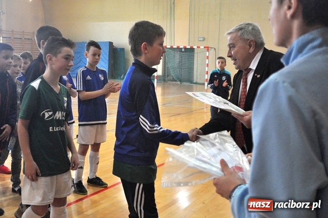 Zdjęcie w galerii na portalu naszraciborz.pl: Młodziki Unii Racibórz IV wygrały ligę halową wiadomości z regionu