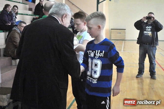 Zdjęcie w galerii na portalu naszraciborz.pl: Młodziki Unii Racibórz IV wygrały ligę halową wiadomości z regionu