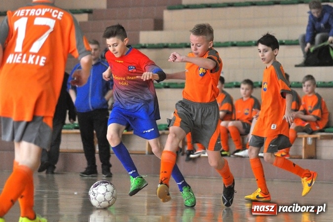 Zdjęcie w galerii na portalu naszraciborz.pl: Młodziki Unii Racibórz IV wygrały ligę halową wiadomości z regionu