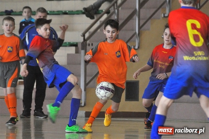 Zdjęcie w galerii na portalu naszraciborz.pl: Młodziki Unii Racibórz IV wygrały ligę halową wiadomości z regionu