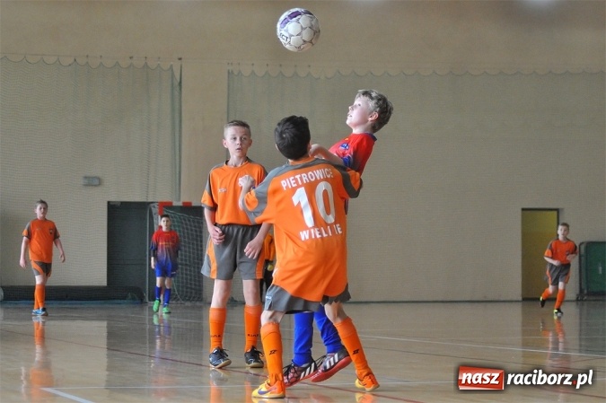 Zdjęcie w galerii na portalu naszraciborz.pl: Młodziki Unii Racibórz IV wygrały ligę halową wiadomości z regionu