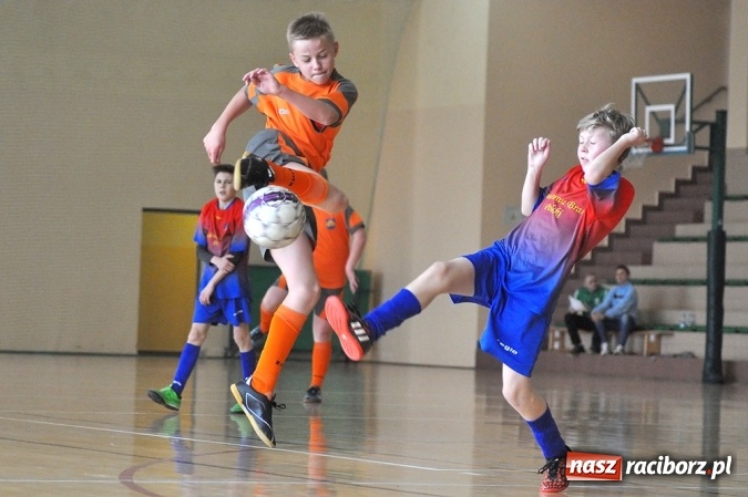 Zdjęcie w galerii na portalu naszraciborz.pl: Młodziki Unii Racibórz IV wygrały ligę halową wiadomości z regionu