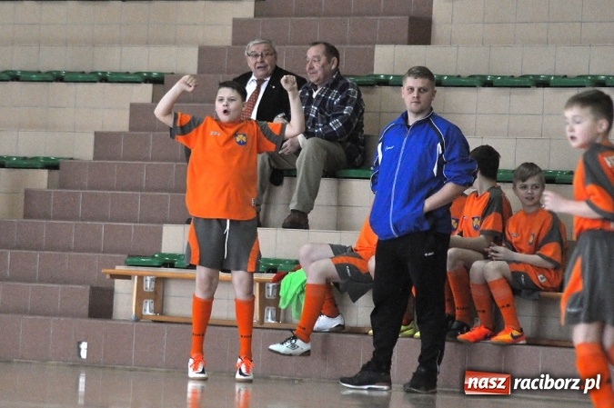 Zdjęcie w galerii na portalu naszraciborz.pl: Młodziki Unii Racibórz IV wygrały ligę halową wiadomości z regionu