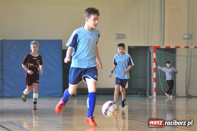 Zdjęcie w galerii na portalu naszraciborz.pl: Młodziki Unii Racibórz IV wygrały ligę halową wiadomości z regionu