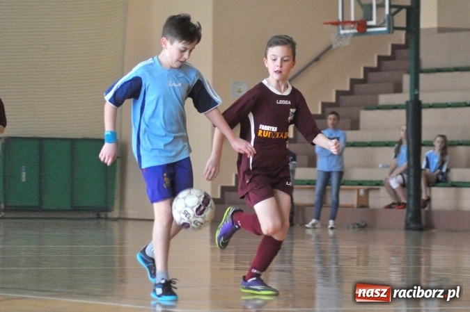 Zdjęcie w galerii na portalu naszraciborz.pl: Młodziki Unii Racibórz IV wygrały ligę halową wiadomości z regionu