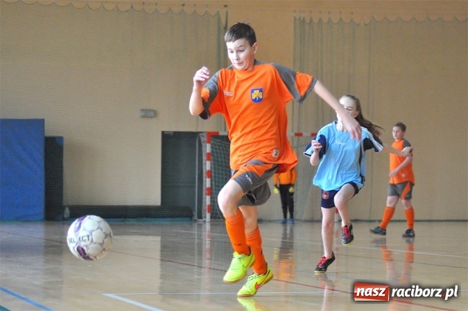 Zdjęcie w galerii na portalu naszraciborz.pl: Młodziki Unii Racibórz IV wygrały ligę halową wiadomości z regionu