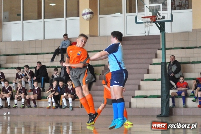 Zdjęcie w galerii na portalu naszraciborz.pl: Młodziki Unii Racibórz IV wygrały ligę halową wiadomości z regionu