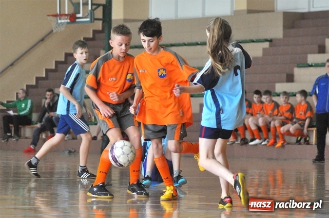 Zdjęcie w galerii na portalu naszraciborz.pl: Młodziki Unii Racibórz IV wygrały ligę halową wiadomości z regionu