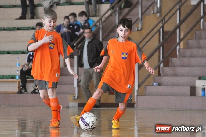 Zdjęcie w galerii na portalu naszraciborz.pl: Młodziki Unii Racibórz IV wygrały ligę halową wiadomości z regionu