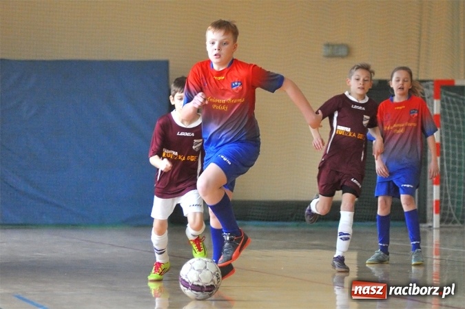 Zdjęcie w galerii na portalu naszraciborz.pl: Młodziki Unii Racibórz IV wygrały ligę halową wiadomości z regionu