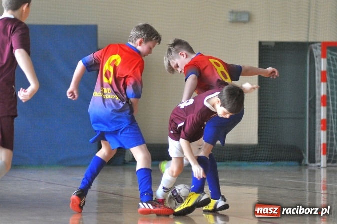 Zdjęcie w galerii na portalu naszraciborz.pl: Młodziki Unii Racibórz IV wygrały ligę halową wiadomości z regionu