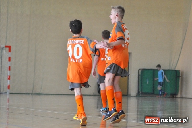 Zdjęcie w galerii na portalu naszraciborz.pl: Młodziki Unii Racibórz IV wygrały ligę halową wiadomości z regionu