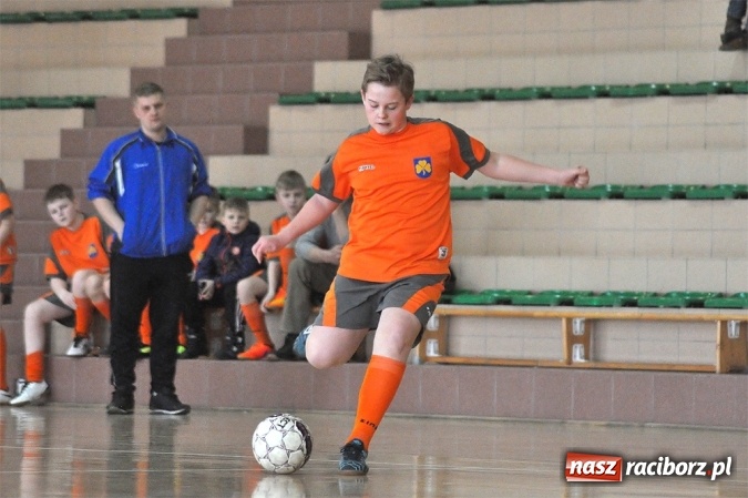 Zdjęcie w galerii na portalu naszraciborz.pl: Młodziki Unii Racibórz IV wygrały ligę halową wiadomości z regionu