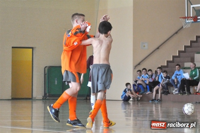 Zdjęcie w galerii na portalu naszraciborz.pl: Młodziki Unii Racibórz IV wygrały ligę halową wiadomości z regionu