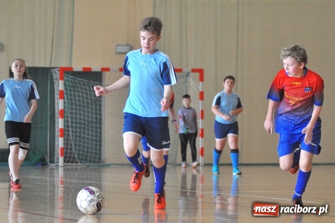 Zdjęcie w galerii na portalu naszraciborz.pl: Młodziki Unii Racibórz IV wygrały ligę halową wiadomości z regionu