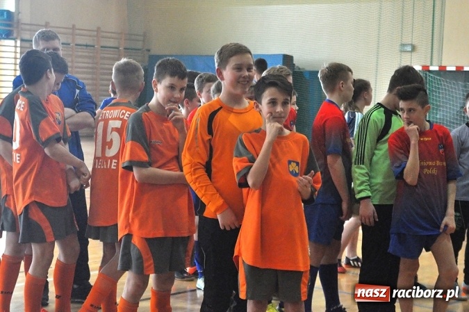 Zdjęcie w galerii na portalu naszraciborz.pl: Młodziki Unii Racibórz IV wygrały ligę halową wiadomości z regionu