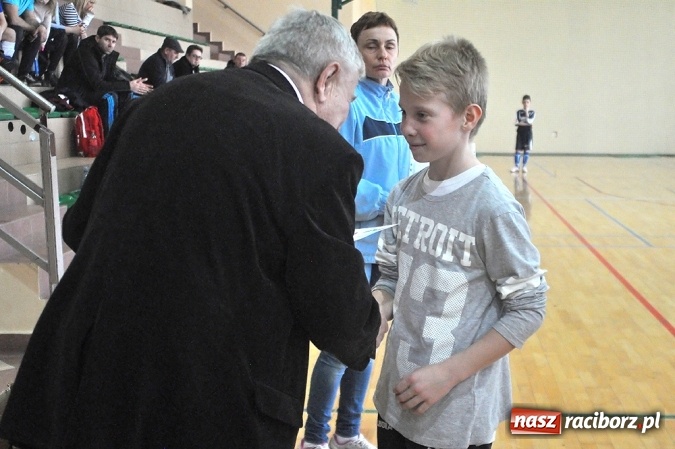 Zdjęcie w galerii na portalu naszraciborz.pl: Młodziki Unii Racibórz IV wygrały ligę halową wiadomości z regionu