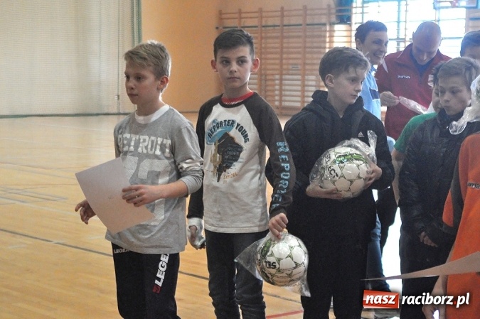 Zdjęcie w galerii na portalu naszraciborz.pl: Młodziki Unii Racibórz IV wygrały ligę halową wiadomości z regionu