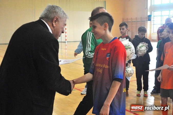 Zdjęcie w galerii na portalu naszraciborz.pl: Młodziki Unii Racibórz IV wygrały ligę halową wiadomości z regionu