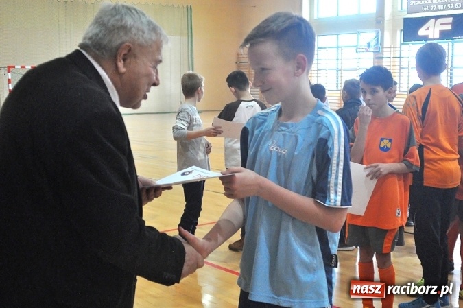 Zdjęcie w galerii na portalu naszraciborz.pl: Młodziki Unii Racibórz IV wygrały ligę halową wiadomości z regionu