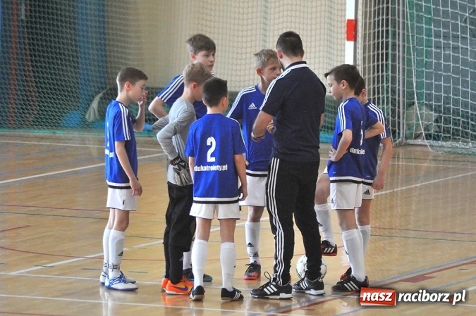 Zdjęcie w galerii na portalu naszraciborz.pl: Młodziki Unii Racibórz IV wygrały ligę halową wiadomości z regionu