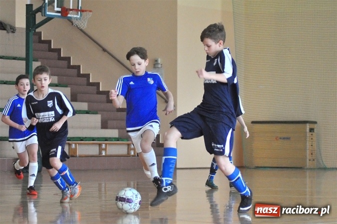 Zdjęcie w galerii na portalu naszraciborz.pl: Młodziki Unii Racibórz IV wygrały ligę halową wiadomości z regionu