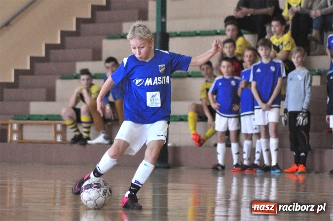 Zdjęcie w galerii na portalu naszraciborz.pl: Młodziki Unii Racibórz IV wygrały ligę halową wiadomości z regionu