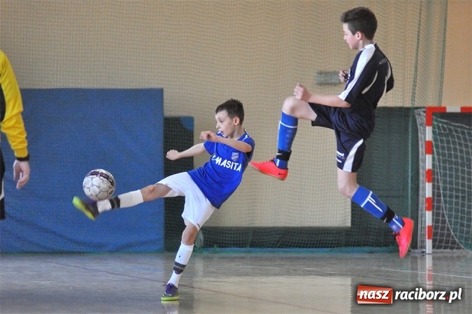 Zdjęcie w galerii na portalu naszraciborz.pl: Młodziki Unii Racibórz IV wygrały ligę halową wiadomości z regionu