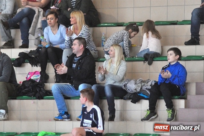 Zdjęcie w galerii na portalu naszraciborz.pl: Młodziki Unii Racibórz IV wygrały ligę halową wiadomości z regionu