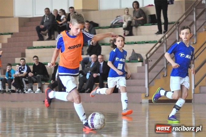 Zdjęcie w galerii na portalu naszraciborz.pl: Młodziki Unii Racibórz IV wygrały ligę halową wiadomości z regionu